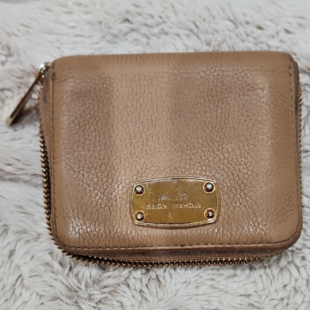 Michael Kors Beige Leather Zip Wallet